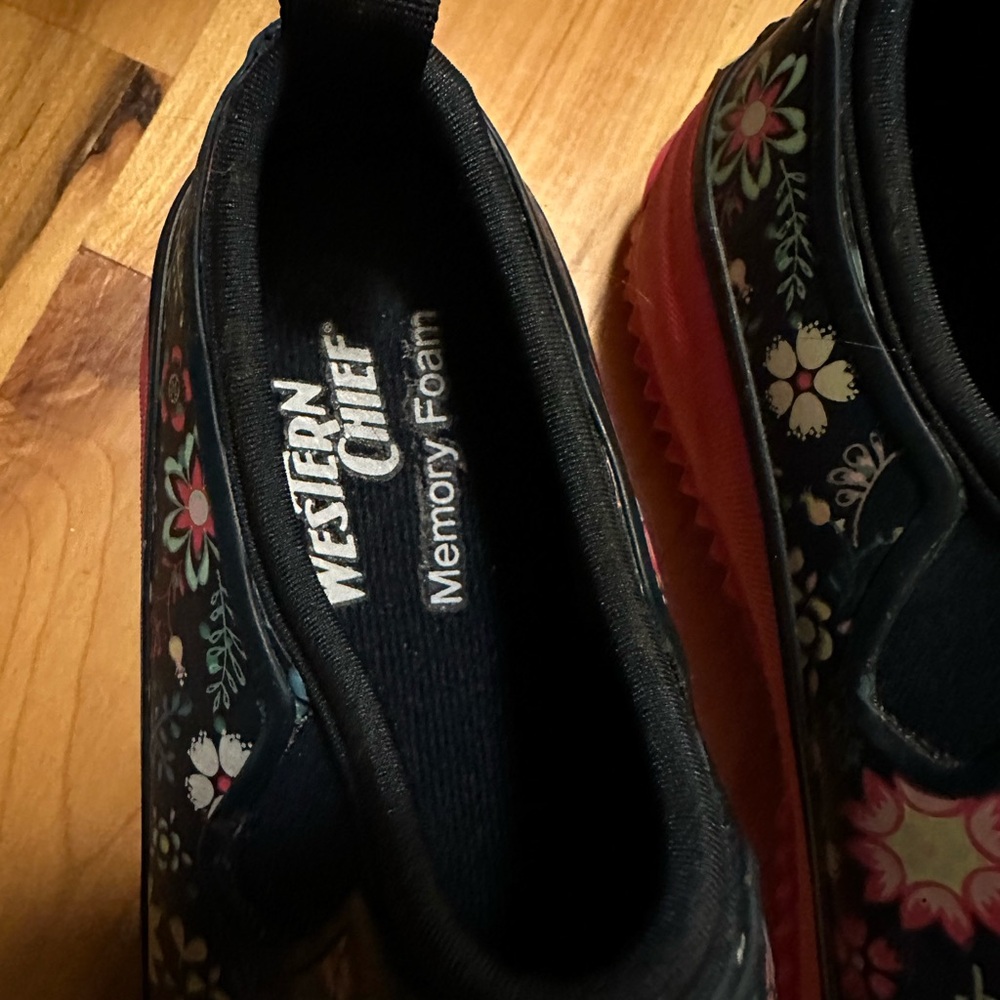 Garden Shoes - Picture 4 of 5